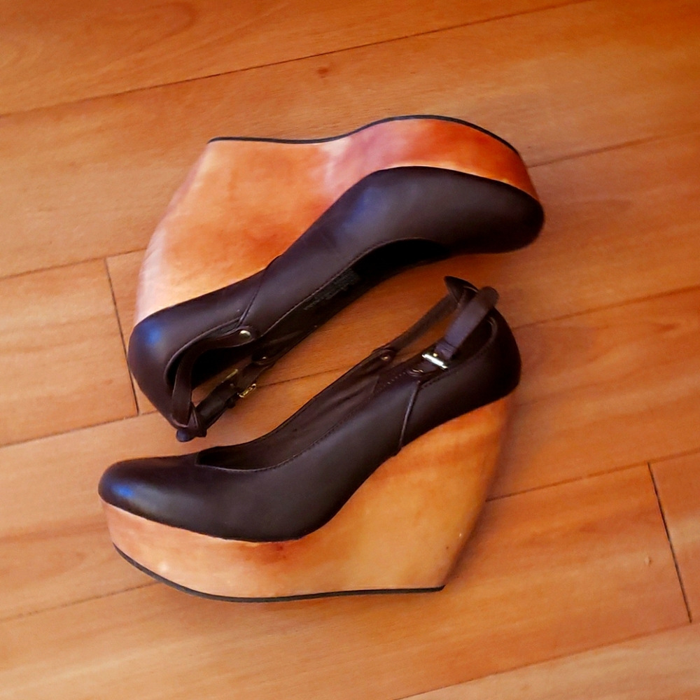 Report Signature Wedge Pumps
